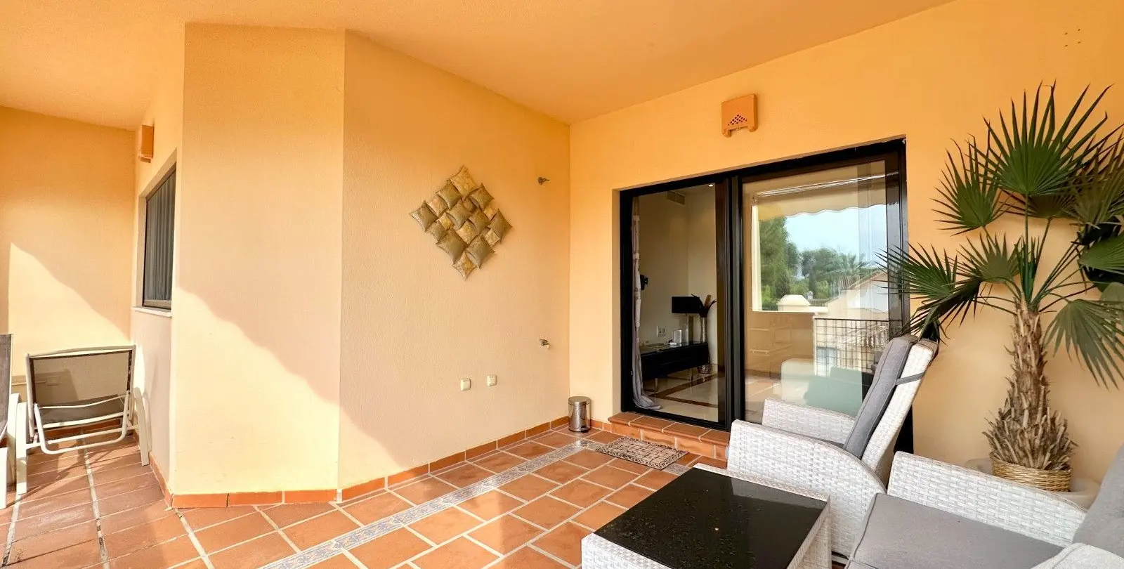 Venta de apartamento en planta media en Puerto Banús 10