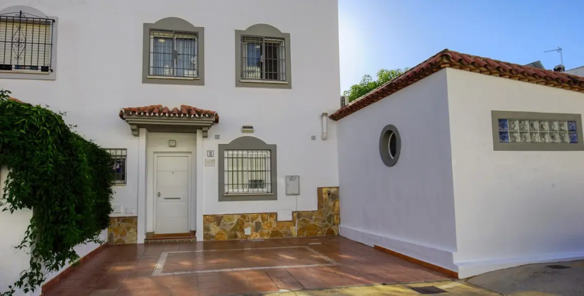 Продажа таунхауса в Estepona 1