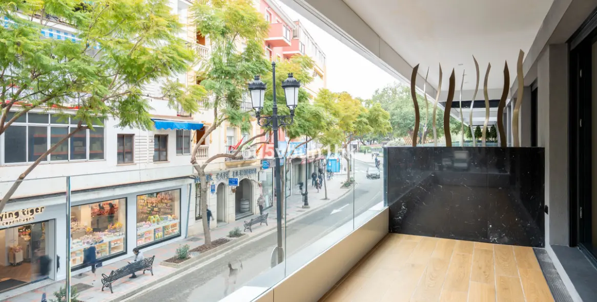 Sale of middle floor apartment in Fuengirola 1