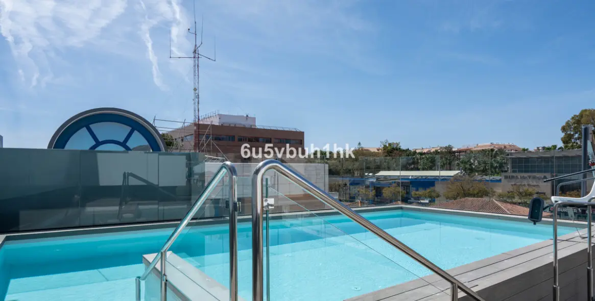 Sale of middle floor apartment in Fuengirola 4