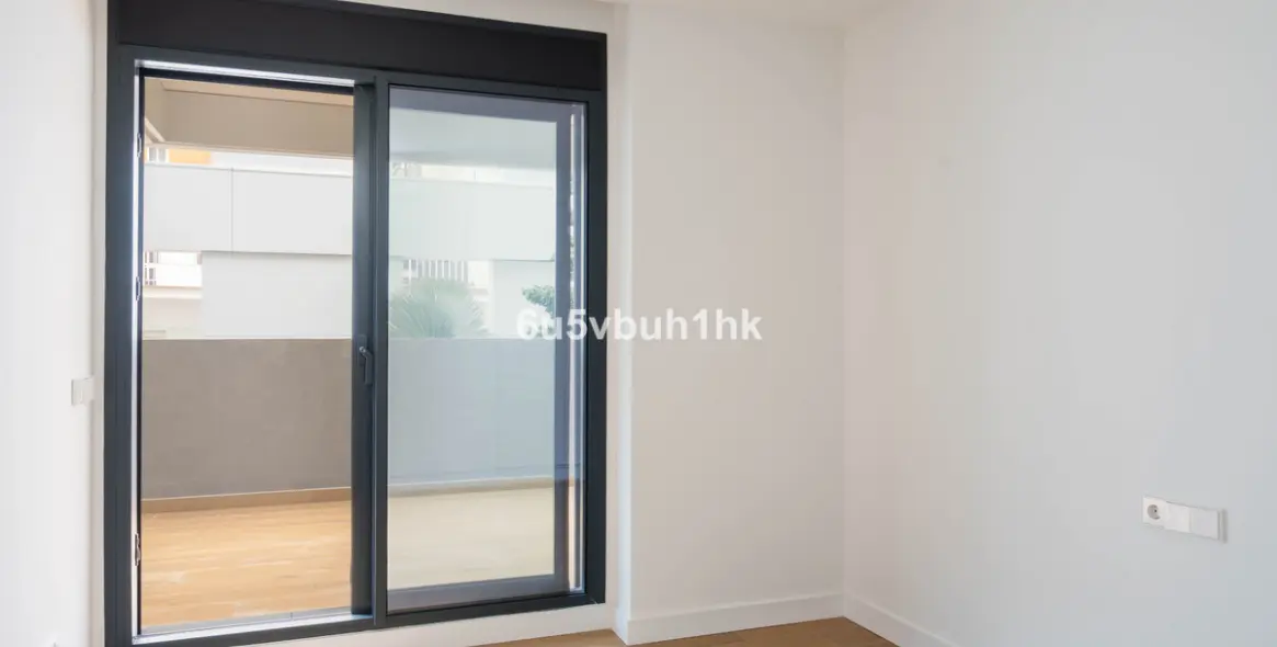 Sale of middle floor apartment in Fuengirola 11
