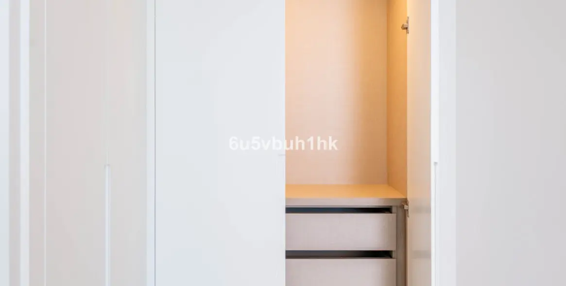 Sale of middle floor apartment in Fuengirola 15