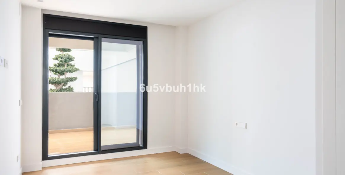 Sale of middle floor apartment in Fuengirola 18