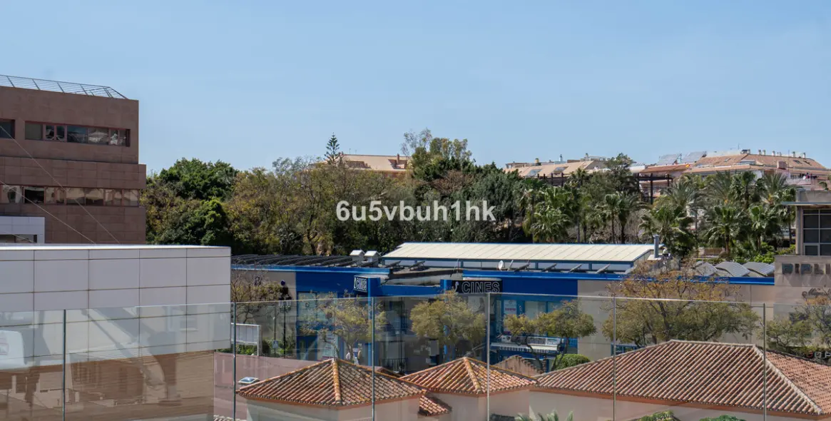 Sale of middle floor apartment in Fuengirola 26