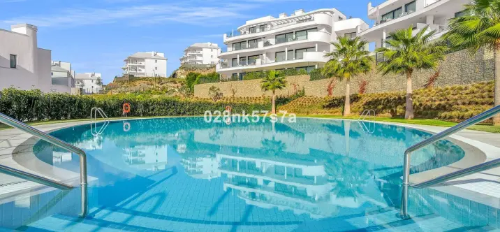 Sale of middle floor apartment in Fuengirola 0