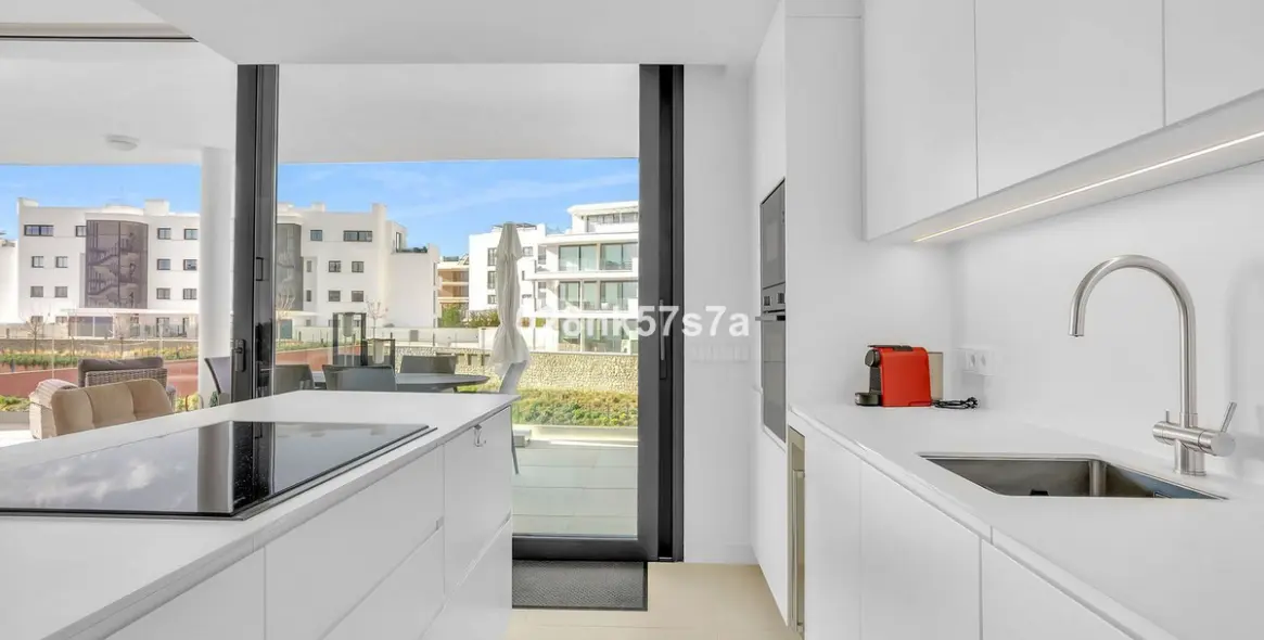 Sale of middle floor apartment in Fuengirola 6