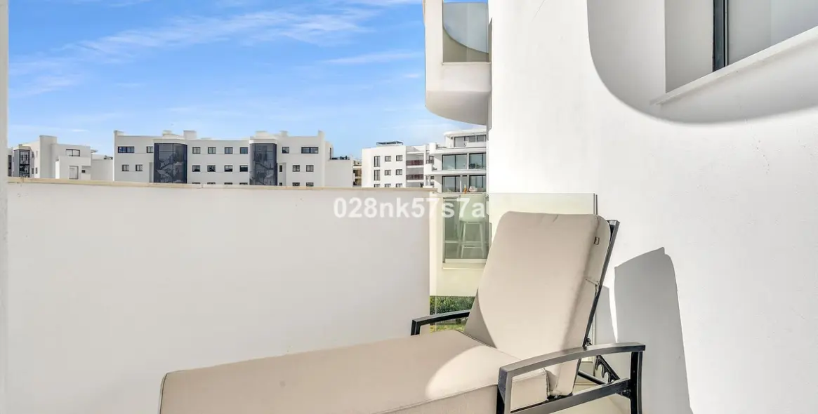 Sale of middle floor apartment in Fuengirola 17