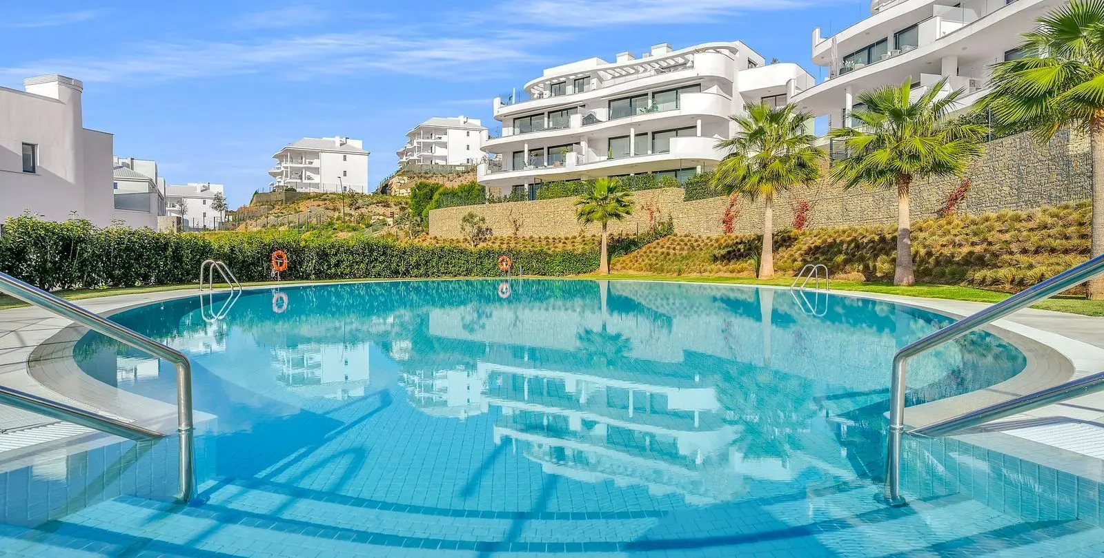 Venta de apartamento en planta media en Fuengirola 1