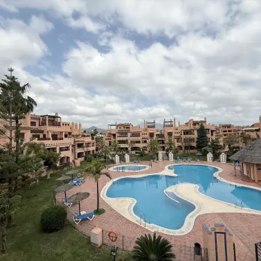 Продажа двухуровневого пентхауса в Estepona