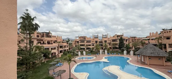 Продажа двухуровневого пентхауса в Estepona 0