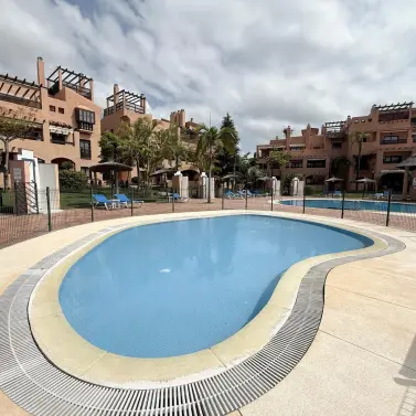 Продажа двухуровневого пентхауса в Estepona