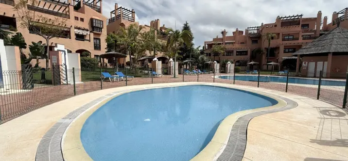 Продажа двухуровневого пентхауса в Estepona 1