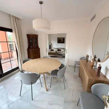 Продажа двухуровневого пентхауса в Estepona