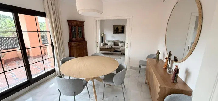 Продажа двухуровневого пентхауса в Estepona 3