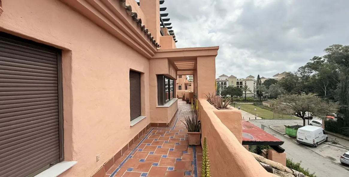 Продажа двухуровневого пентхауса в Estepona 9