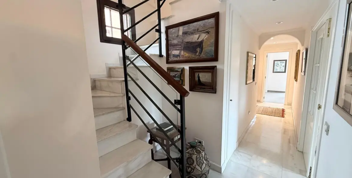 Продажа двухуровневого пентхауса в Estepona 12