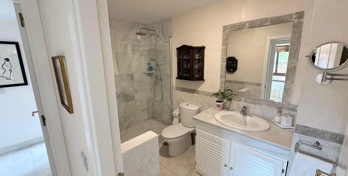 Продажа двухуровневого пентхауса в Estepona 15