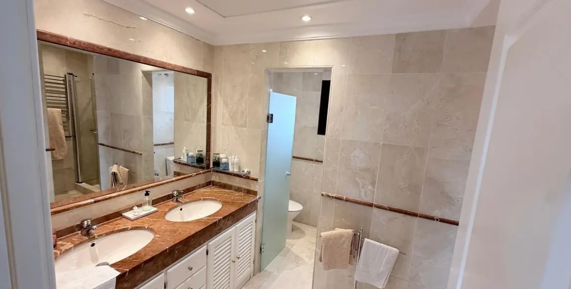 Продажа двухуровневого пентхауса в Estepona 18