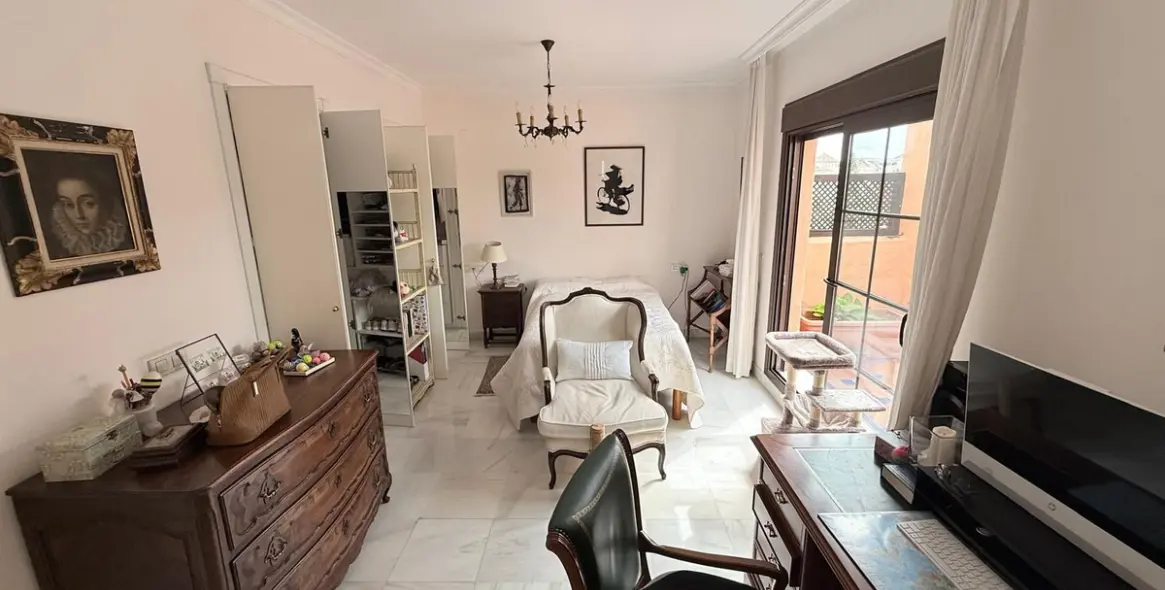 Продажа двухуровневого пентхауса в Estepona 20