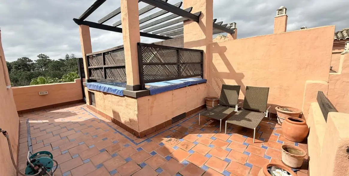 Продажа двухуровневого пентхауса в Estepona 27