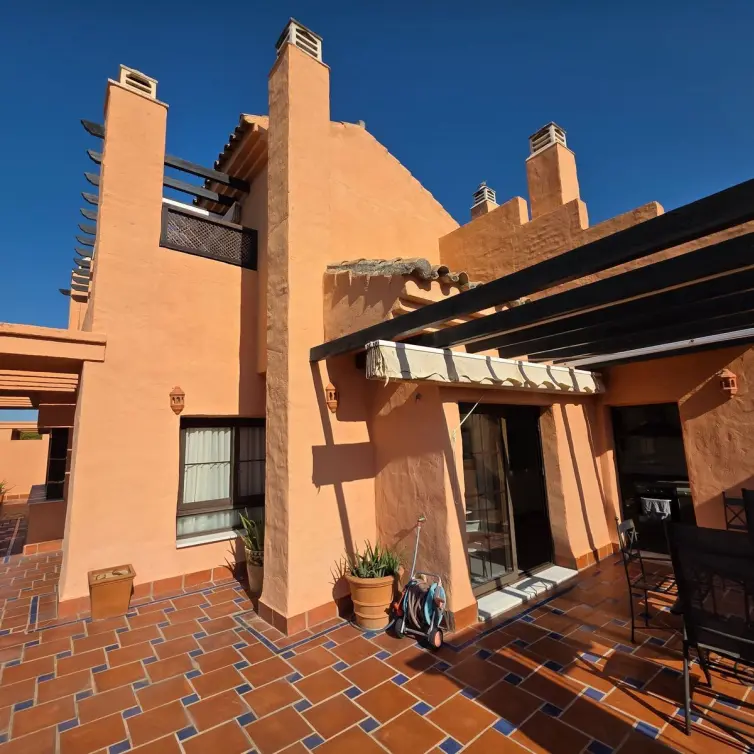 Продажа двухуровневого пентхауса в Hacienda del Sol