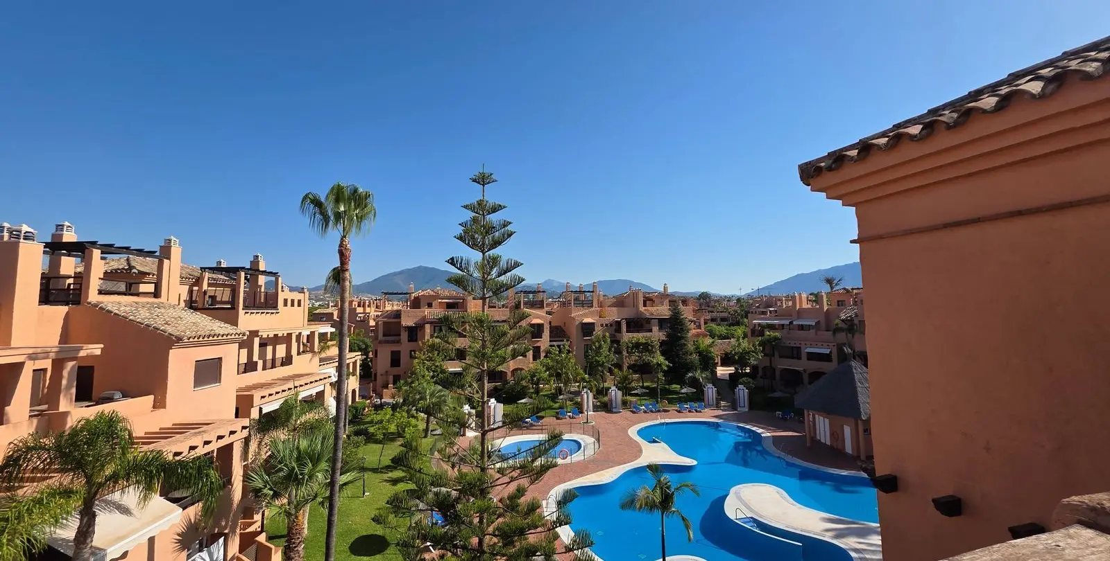 Продажа двухуровневого пентхауса в Hacienda del Sol 2