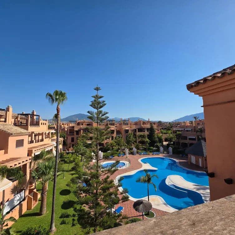 Продажа двухуровневого пентхауса в Hacienda del Sol
