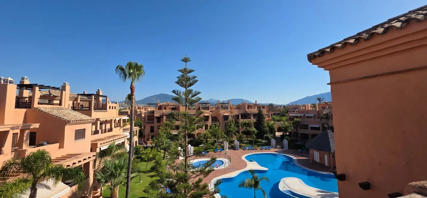 Продажа двухуровневого пентхауса в Hacienda del Sol 1