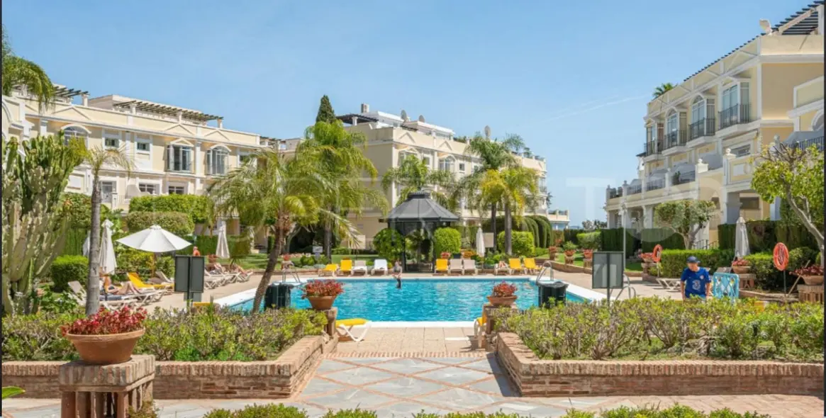 Sale of penthouse duplex in Nueva Andalucía 1