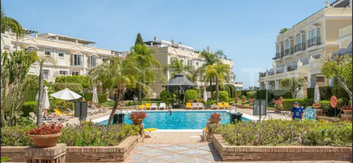 Продажа двухуровневого пентхауса в Nueva Andalucía 0