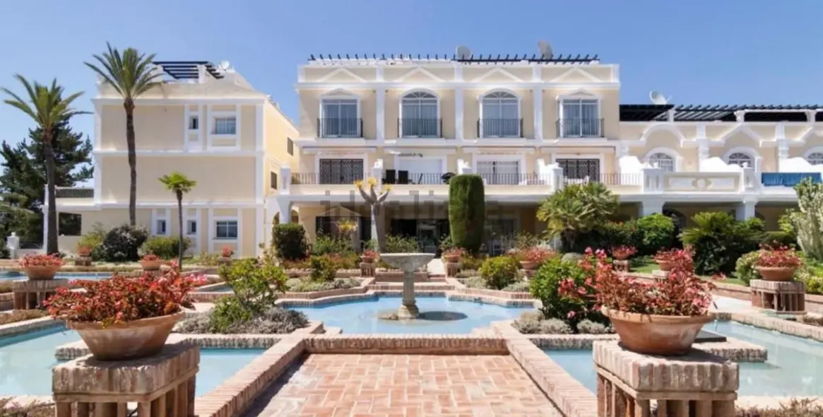 Sale of penthouse duplex in Nueva Andalucía 2