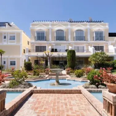 Продажа двухуровневого пентхауса в Nueva Andalucía