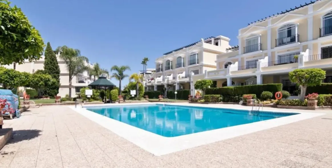 Sale of penthouse duplex in Nueva Andalucía 8