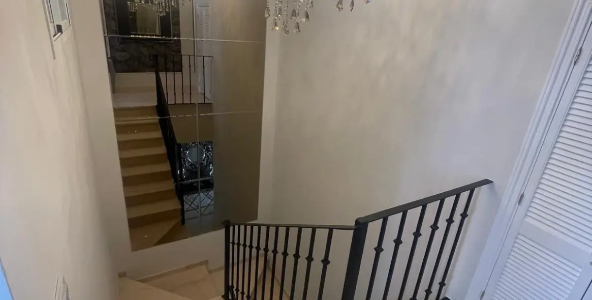 Sale of penthouse duplex in Nueva Andalucía 17