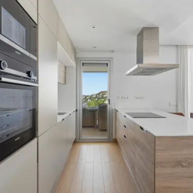 Продажа апартаментов на среднем этаже в Benahavís