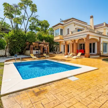 Продажа  отдельно стоящей виллы в Mijas Golf