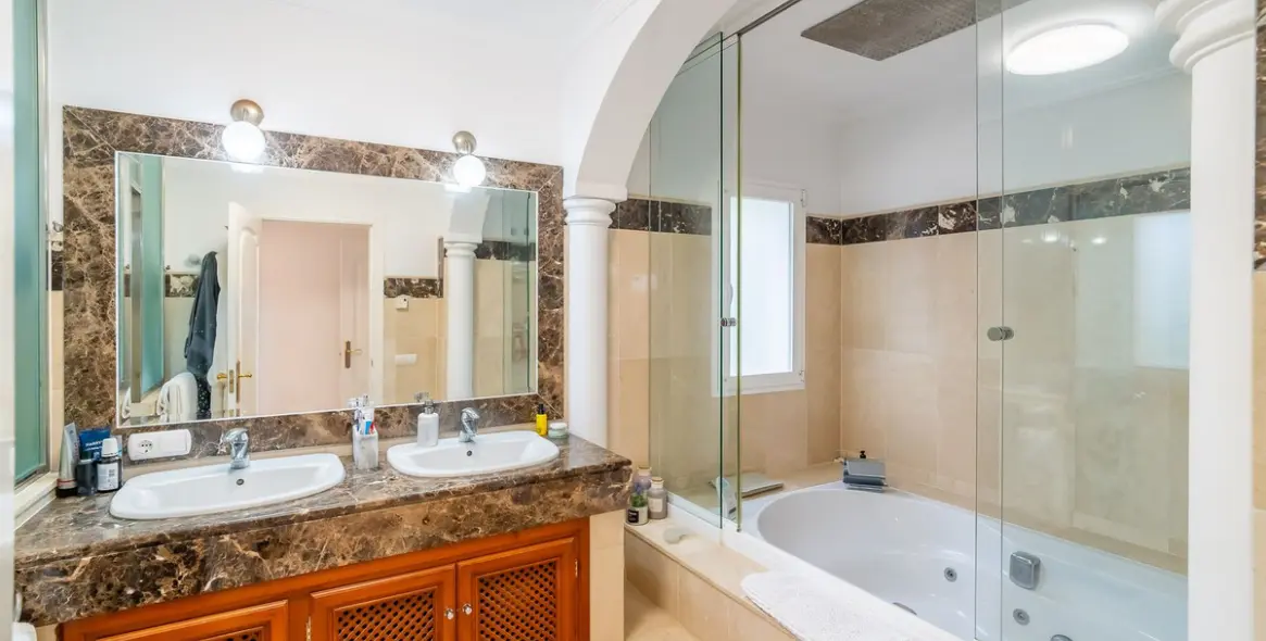 Продажа  отдельно стоящей виллы в Mijas Golf 10