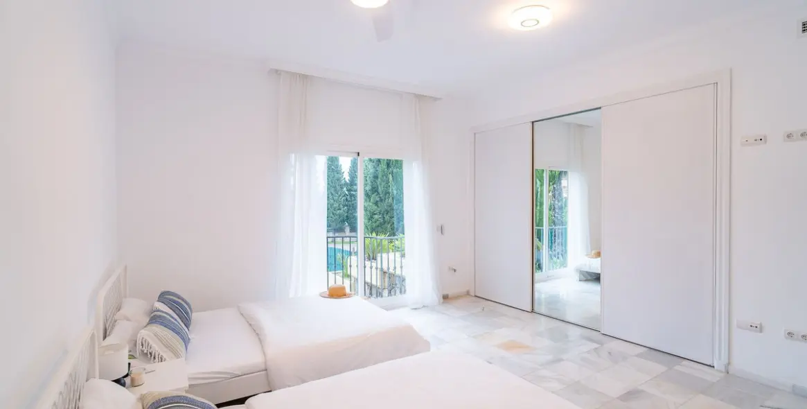 Продажа  отдельно стоящей виллы в Mijas Golf 13