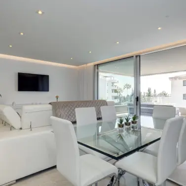 Sale of penthouse in Nueva Andalucía