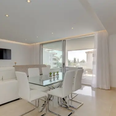 Sale of penthouse in Nueva Andalucía