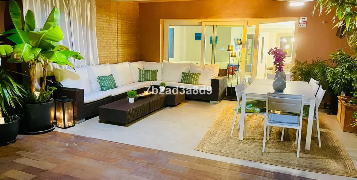 Sale of townhouse in Los Monteros 1