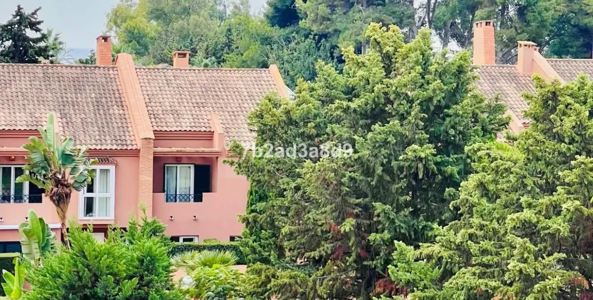 Sale of townhouse in Los Monteros 24