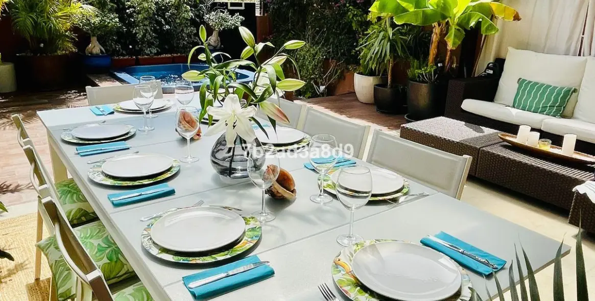 Sale of townhouse in Los Monteros 33