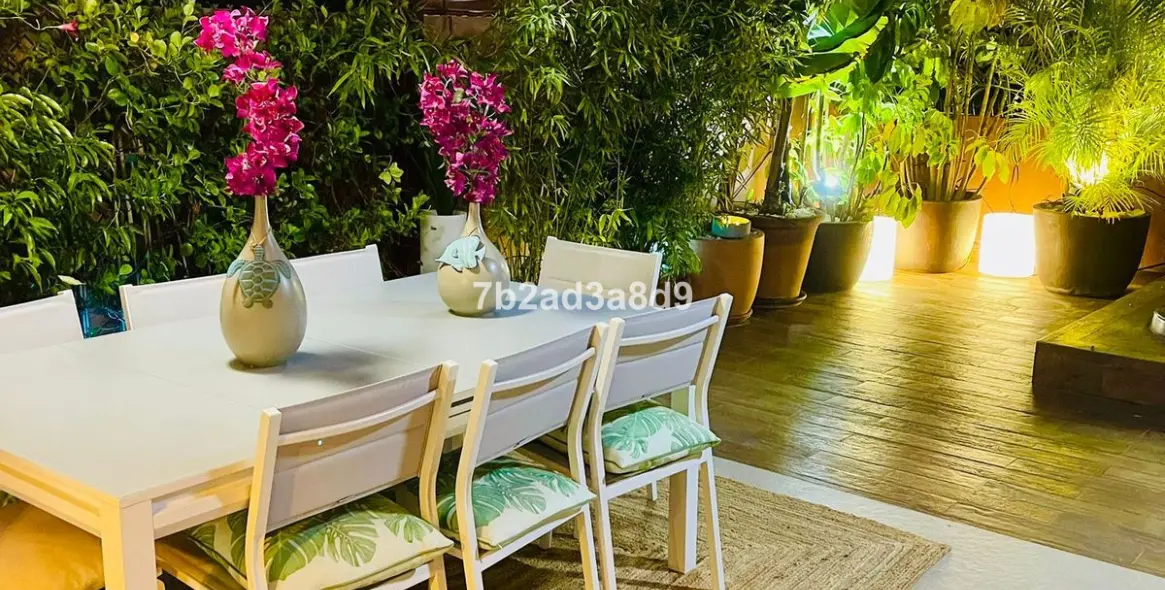 Sale of townhouse in Los Monteros 36