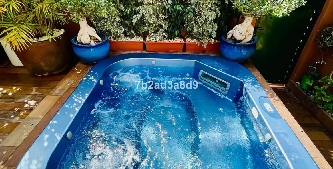 Sale of townhouse in Los Monteros 43