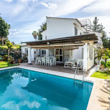 Venta de villa independiente en Río Real