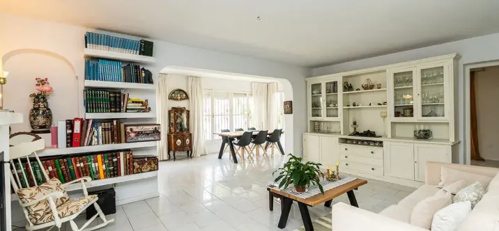 Venta de villa independiente en Río Real 1