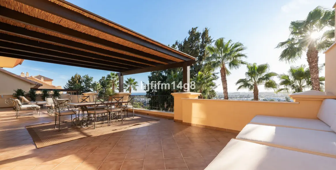 Sale of penthouse in Nueva Andalucía 1