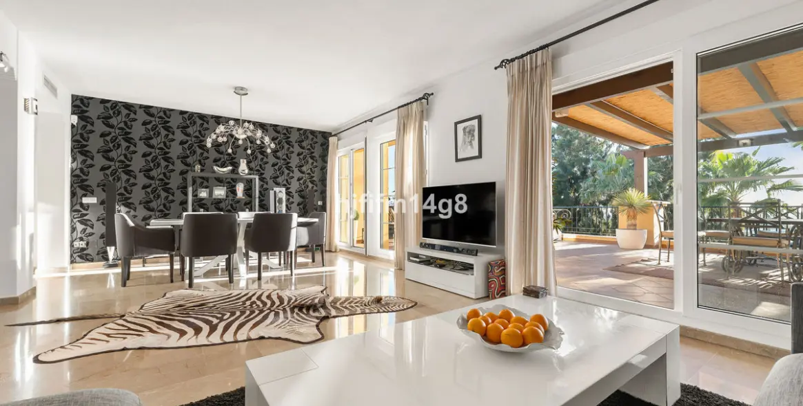 Sale of penthouse in Nueva Andalucía 3