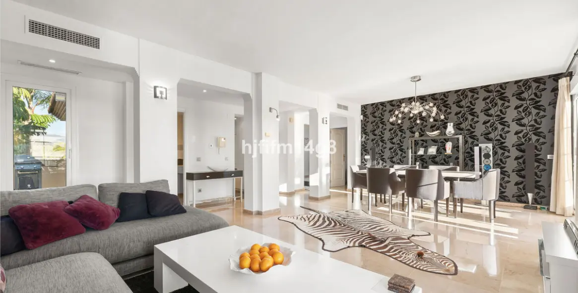 Sale of penthouse in Nueva Andalucía 4